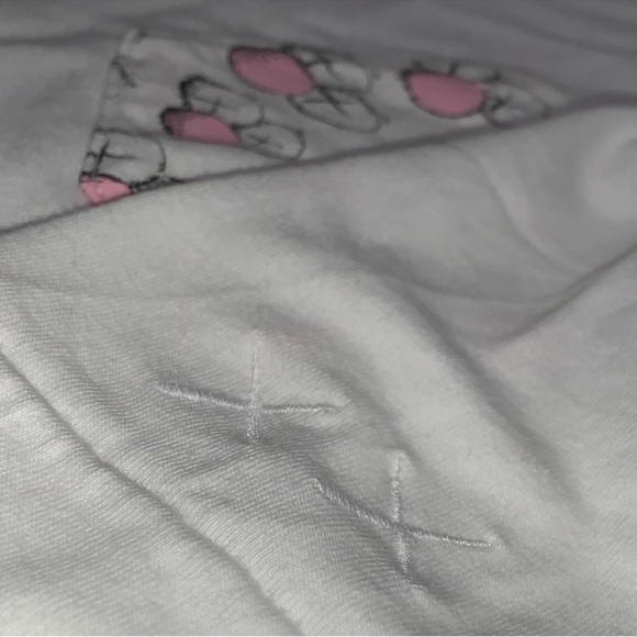 Kaws x Uniqlo UT  2019 6th Limited Edition T-shirt Medium - Picture 2 of 10